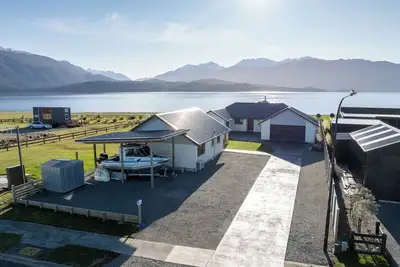 Image de The Tranquil Edge - Te Anau Holiday Home