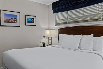 Image de Huge discount! Watch Blue Angel Air Show in golden October!