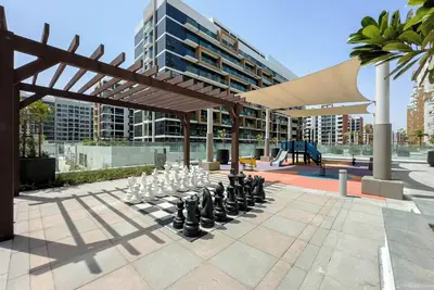 Image de Chic 1br Crib with Epic City Views & Balcony Vibes