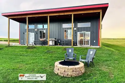 Image de Sleeps Up to 12, Lakefront Stay at Dry Lake, Nd: Pet Friendly!