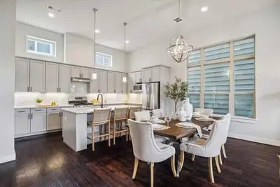 Image de Entire Home w/ high ceilings