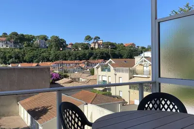 Image de T3 rénové 55m², balcon sud  et  parking – Centre-ville