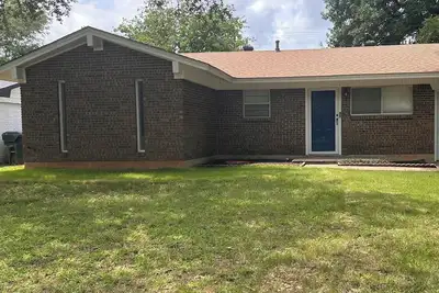 Image de The Second House with a Blue Door sleeps up to 8