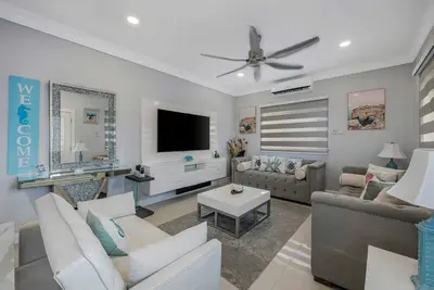 Image de Beachfront with Rooftop Scenic Ocean View 2-bedroom