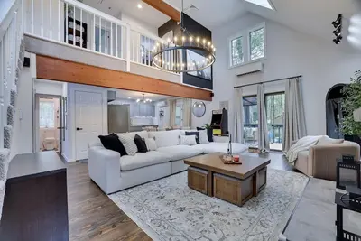 Image de Cozy 3-bedroom chalet with WiFi and Ac in delightful Tobyhanna.