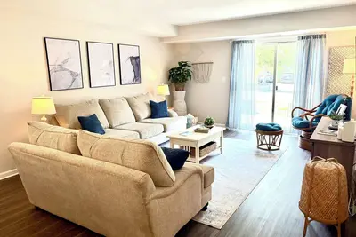 Image de First Floor Lake Anna Waterfront Condo + Boat Slip