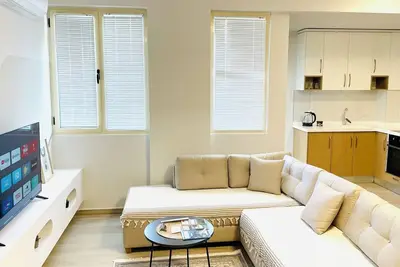 Image de Nova - Charming 2-bedroom apartment in Divjakë with WiFi, Ac, free parking.