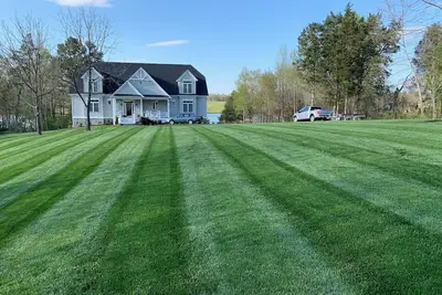 Image de Spacious 7-bedroom house located on Lake Anna perfect for large gatherings