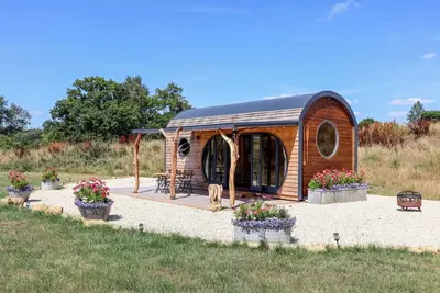 Image de Bugley Pools Hideaway, romantic, with a garden in Gillingham