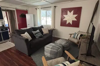 Image de Charming guest house cottage a short walk to lake trails