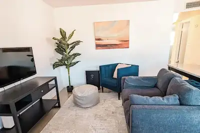 Image de Simple Mesa 2nd Floor 2 Bedroom Unit