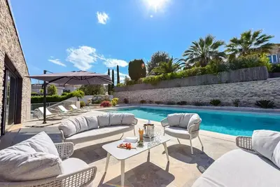 Image de Villa d&rsquo;architecte avec piscine chauff&eacute;e pour 10!