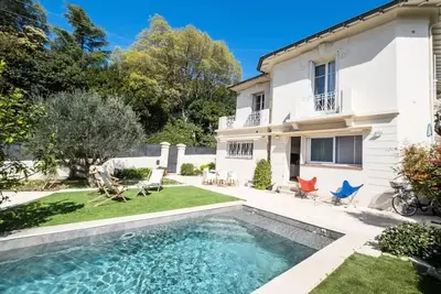 Image de Maison et piscine chauff&eacute;e 5min &agrave; pied du centre!