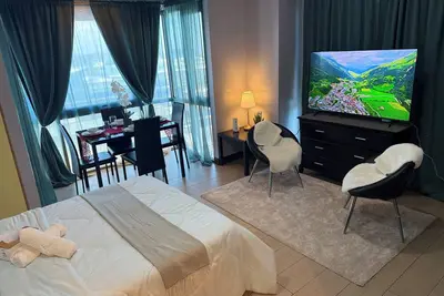 Image de Walk to Naia 3 - Airport View - Fast Wifi - Free Amenities