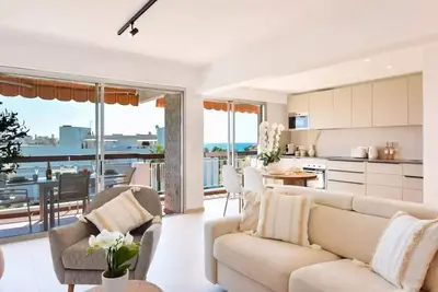 Image de 2p standing, plage &agrave; pied, vue mer, garage.