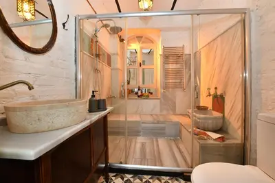 Image de 3-bedroom apartment with Turkish Hammam WiFi, Ac