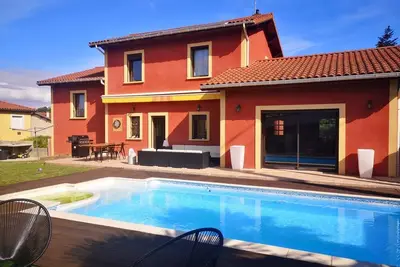 Image de Villa Avec Piscine 15 Minutes De Lyon