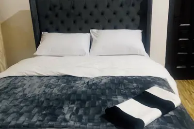 Image de Spacious 5-bedroom house with WiFi, Ac in vibrant Accra