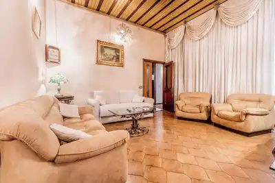 Image de Charming Noble Apartment - Steps from Colosseum(Dimora Armanda)