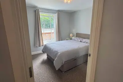 Image de Charming 2-bedroom apartment in Pleasant Shrewsbury with WiFi and gated parking.