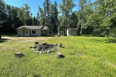 Image de Chalet chaleureux en pleine nature avec ruisseau, passerelle et ilot prive