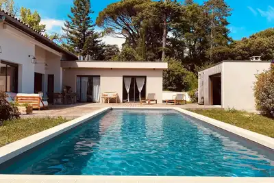 Image de Grande villa d'architecte avec piscine entre mer et vignobles