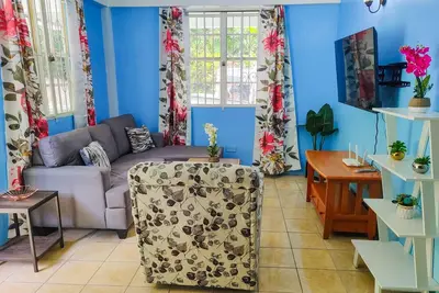 Image de Charming 2-bedroom Apartment with WiFi and Ac in Upper, Bath Estate.