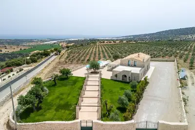 Image de Panoramic villa for groups: garden, large infinity pool, large veranda.