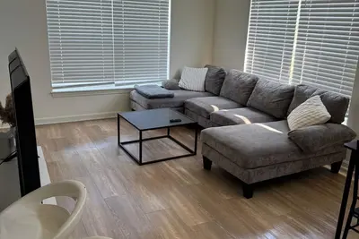 Image de Spacious 3-bedroom apartment in tranquil Randolph with WiFi, Ac