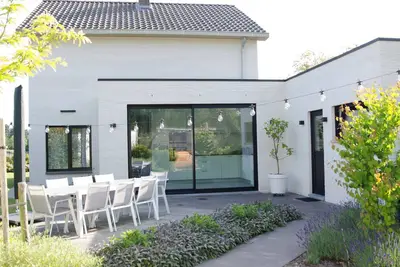 Image de Charming family home, situated in a green setting with outside sauna.