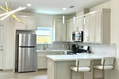 Image de New Build! Near Hospital & Shops