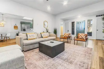 Exquisite 4 Bed Great Location