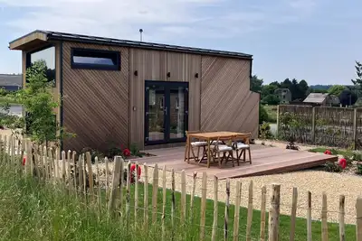 Image de Au sentier de Verlaine - Tiny House à Paliseul, dans la campagne ardennaise.