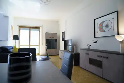 Image de Appartement à Rome sud lumineux, spacieux et design. Équipé de tout le confort.