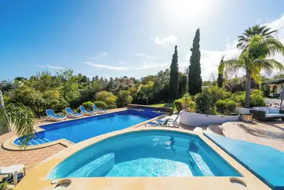 Image de New! The Summer Villa 6-brm, 1km to Lagos, sea views, garden, salt pool, jacuzzi