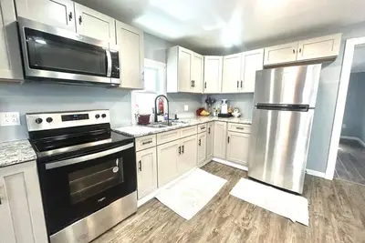 Image de Kingston Downtown I Laundry Firepit 4 TVs Fireplace & Ada 1st floor w Shower