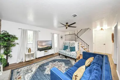 Image de Luxury 4br/2. 5ba Katy Home  Sleeps 10 + Game Room + Yard