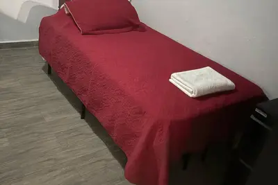 Image de 2 Br  Private Toilet Shared Shower Unit2