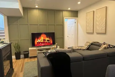 Image de Family three-bedrooms legal basement in Milton