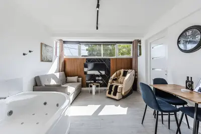 Image de Green Luxe Suite 2 by PikHost