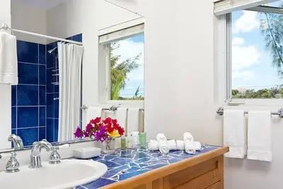 Image de Bright Idea 4 Bedroom, 4. 5 Bathroom Beachfront Villa Turks and Caicos! !