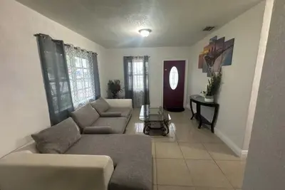 Image de Charming 2-bedroom house in Hialeah with WiFi and Ac