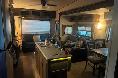 Image de Cozy 2-bedroom Rv in awesome Winchester with WiFi, Ac