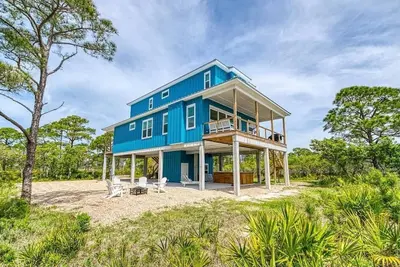 Image de New Listing! ! ! \nWelcome to Ohana Shack! \n 4br/4. 5ba Private Beachfront Property!