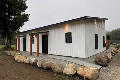 Image de House in tranquil Tamworth Nh with Ac, Hot Tub, Riverfront access