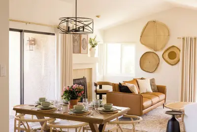 Image de Design-Forward Gem, Heated Pool + Hot Tub, King Bed, Superhost, Flexible