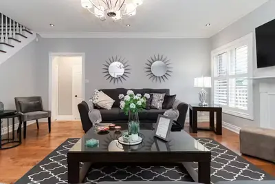 Image de Luxury Home Square One & Airport