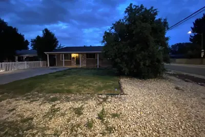 Clean, Comfy & Central - 3br Denver Home w/ Vibes