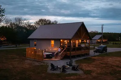 Image de Hot Tub~River Boat Ramp~Pickleball~Lake Cumberland~Family Friendly Cabin