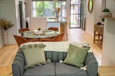 Image de CozyDayz-Your next coastal stay \n3-bedroom house in charming Shellharbour